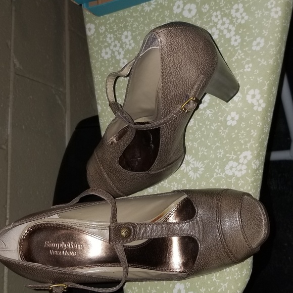 Shoes - Picture 1 of 8